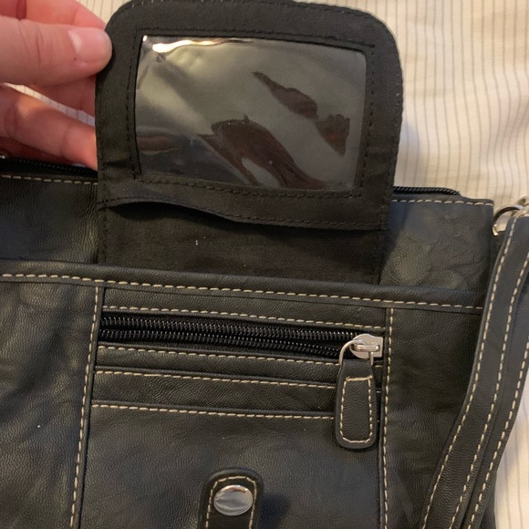 Multiple bags/purses - Picture 5 of 7